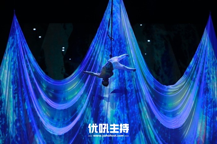 专业杂技 杂技《太空漫步》 适合人数 1人 节目时长 2分钟 办活动找商